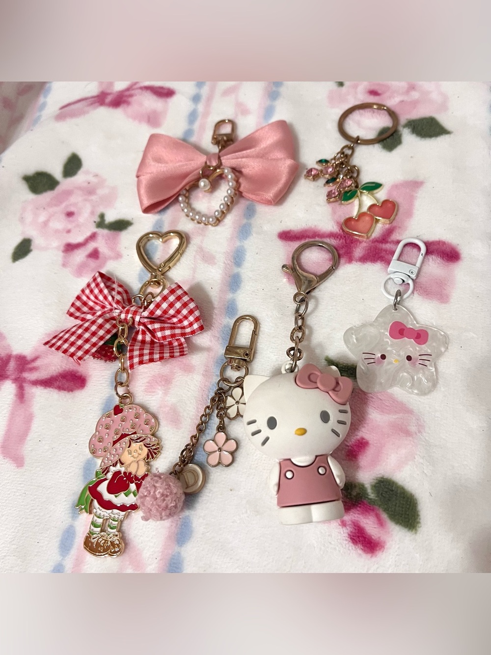 Hello Kitty Strawberry Shortcake bows Charms Keychain lot